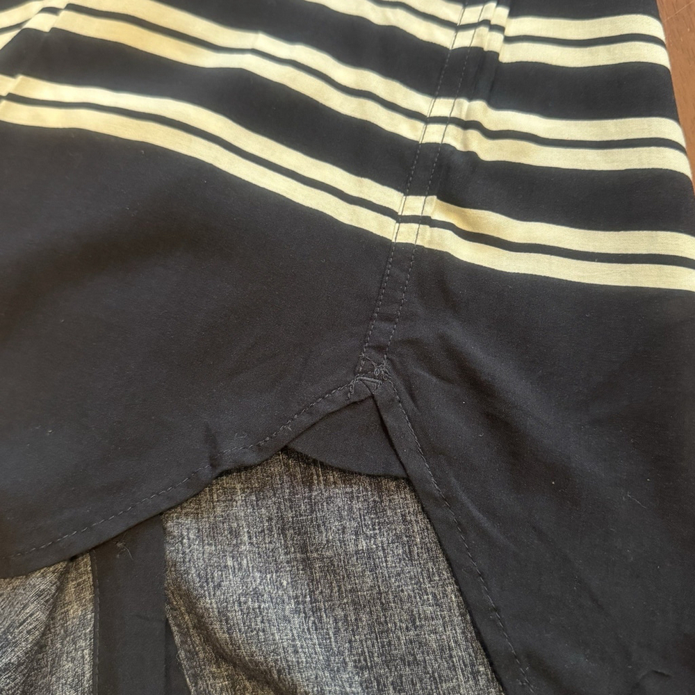 Talbots Women Shirt Blouse Size:M Blue White Striped Button-Up Rayon Super Soft - Picture 11 of 12